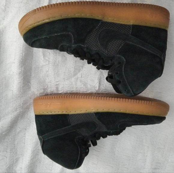 AF1 High 07 LB8- suede black gum bottom 806403-003